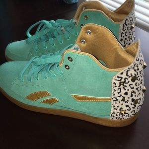 Reebok suede sneakers size 8